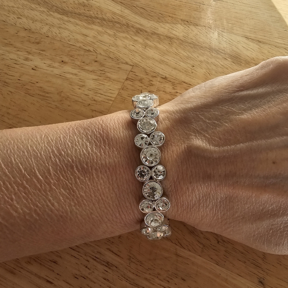 Elegant Silver Crystal Stretch Bracelet